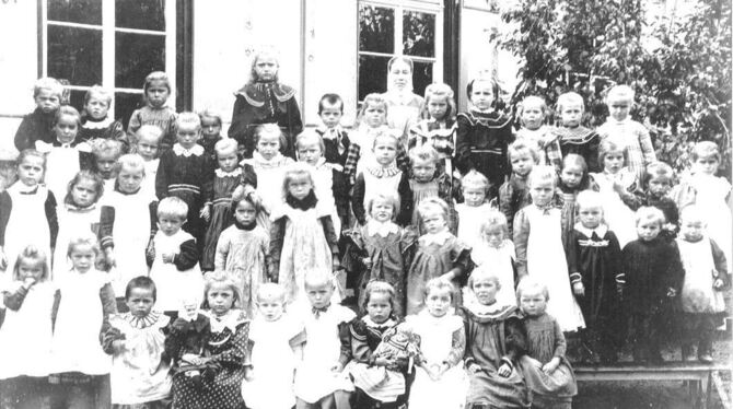 Ein Bild aus den Anfangstagen des ersten Kindergartens in Hülben. FOTO: PR