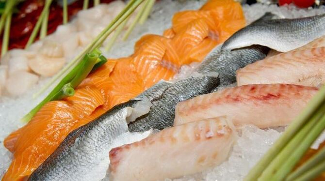 Fisch ist relativ teuer geworden, bleibt bei den Verbrauchern aber beliebt. Foto: Sven Hoppe