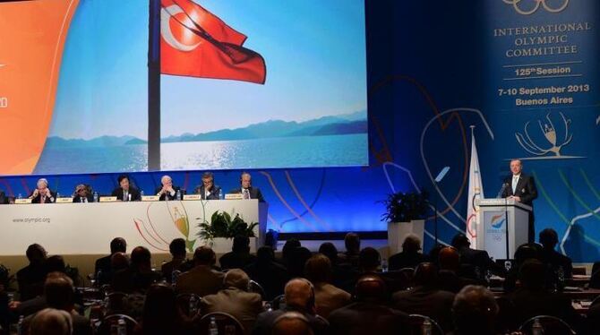 Der türkische Premierminister Recep Tayyip Erdogan (r) wirbt für Istanbul als Olympia-Gastgeber 2020. Foto: Arne Dedert