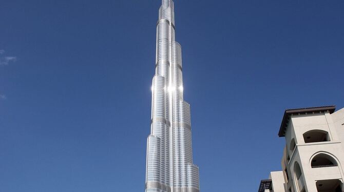 Ohne Aufzüge geht hier garnichts: Der Wolkenkratzer Burj Dubai in Dubai in den Vereinigten Arabischen Emiraten.