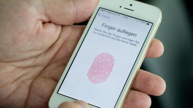 Ist es dem Chaos Computer Club gelungen, den Fingerabdruck-Sensor des neuen iPhones zu überlisten? Foto: Kay Nietfeld