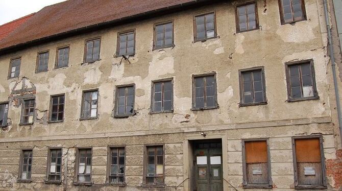 Die »Alte Post« ist eines von vielen maroden Gebäuden, die im Sanierungsgebiet »Stadtkern« in Gammertingen liegen.  FOTO: HÄUSSL