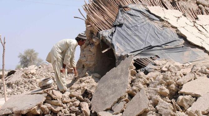 Das Erdbeben mit der Stärke 7,7 hat in dem besonders schwer betroffenen Distrikt Awaran rund 90 Prozent der Häuser zerstört.