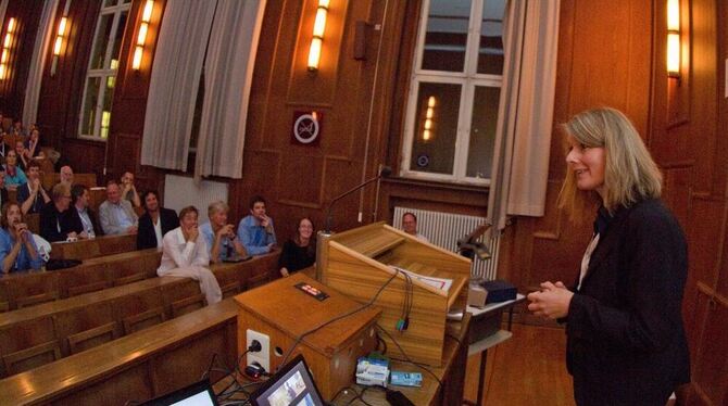 Zehn Minuten Zeit, um das Publikum für ihre Forschung zu begeistern: Die Slamerin Babette Dellen von der Uni in Catalunya.  FOTO