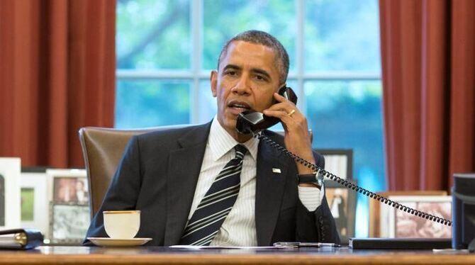 Am anderen Ende ist der neue iranische Präsident: Barack Obama beim Telefonat mit Hassan Ruhani. Foto: Pete Souza / The White