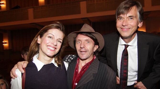 Glänzend gelaunt nach der Eröffnung der 33. Herbstlichen Musiktage in Bad Urach: die »Märchenerzähler« David Bennent (Mitte) und