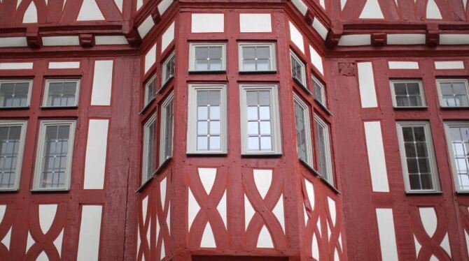 Schön, aber nicht billig: Das Bischofshaus auf dem Areal der alten Vikarie gegenüber dem Limburger Dom. Foto: Fredrik von Eri