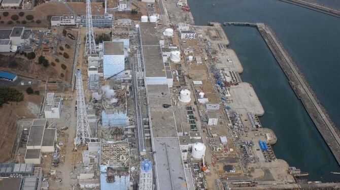 Die IAEA besichtigt auf Bitte der japanischen Regierung die Atomruine in Fukushima. Foto: Air Photo Service