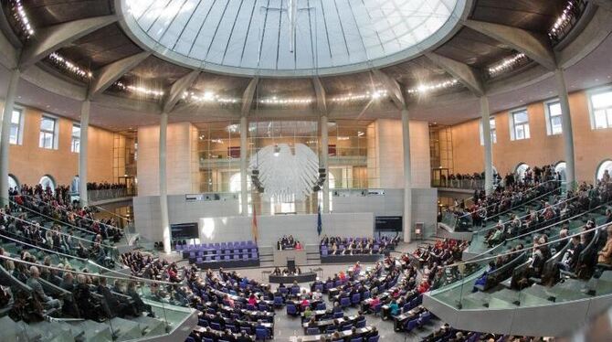 Bei der Sitzung kommen die Parlamentarier der 18. Legislaturperiode erstmals nach der Bundestagswahl im Plenum zusammen. Foto