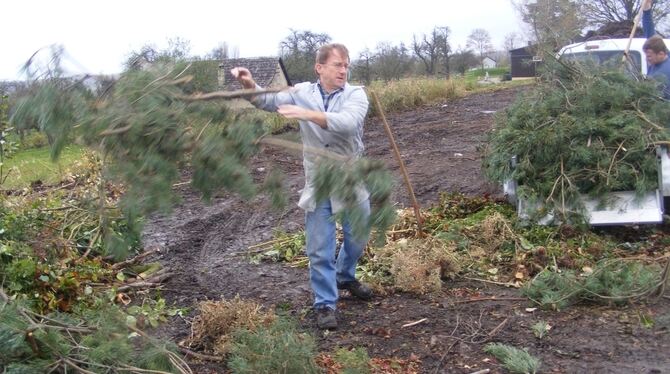 Unbefestigte Häckselplätze wie der in Walddorfhäslach gehören im Kreis bald der Vergangenheit an.  FOTO: BÖRNER