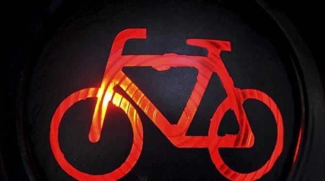 Rote Fahrradampel: Die Bundespolitik tut nach Ansicht des Allgemeinen Deutschen Fahrrad-Clubs nicht genug für die Radfahrer.