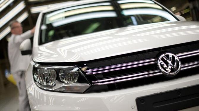 Bei dem VW-Rückruf geht es unter anderem um 800 000 Tiguan-Modelle, die wegen Reparaturen am Licht zurück in die Werkstätten