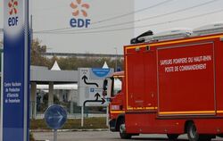 Feuerwehren und Zivilschützer üben den Ernstfall im Atomkraftwerk Fessenheim.