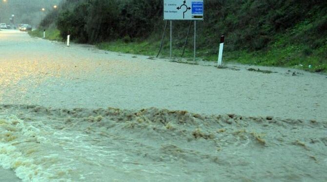 Viele Straßen auf Sardinien wurden überschwemmt. Foto: Massimo Locci
