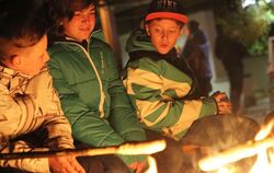 Stockbrot am Lagerfeuer war der Renner auf dem Pfullinger Passy-Platz.