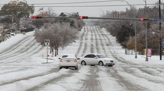 Kein Durchkommen: Nur wenige Autofahrer wagten sich in Texas auf die vereisten Straßen. Foto: Brandon Wade