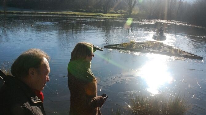 Die "Schwimmkampe" am großen See im Reutlinger Sportpark soll im Frühjahr die Schwanenbrut sichern. Die "einfache und pflegeleic