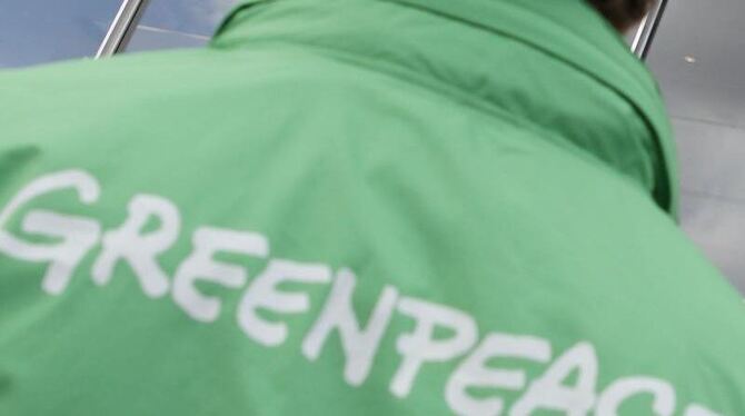 Outdoor-Kleidung enthält nach einem Greenpeace-Report Schadstoffe, die Umwelt und Gesundheit schaden können. Sie fordern von