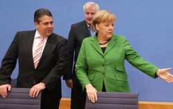 Der SPD-Parteivorsitzende Sigmar Gabriel (l), die amtierende Bundeskanzlerin Angela Merkel (CDU) und der CSU-Vorsitzende Hors