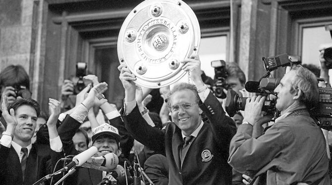 Der Franz, der kann’s: Nach fünf Titeln als Spieler (1969, 1972, 1973, 1974 Bayern; 1982 HSV) holte auch Trainer Beckenbauer die