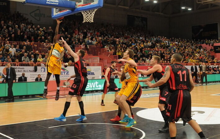 Walter Tigers Tübingen - s.Oliver Baskets Würzburg 65:82