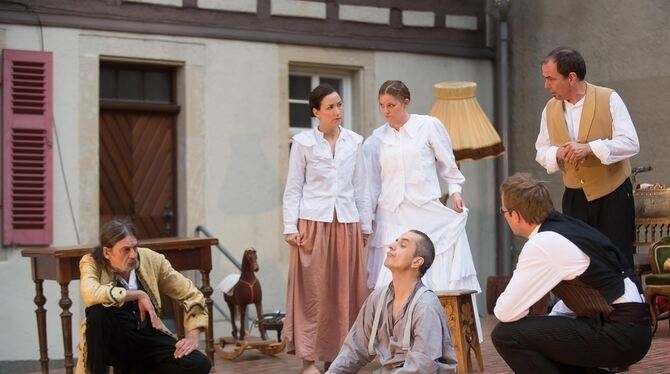 Über 70 000 Euro flossen aus dem Kartenverkauf in die Theaterkasse der Tonne: im Bild die Aufführung von Heiner Kondschaks "Kasp Über 70 000 Euro flossen aus dem Kartenverkauf in die Theaterkasse der Tonne: im Bild die Aufführung von Heiner Kondschaks "Kasp