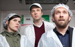 Kira Dorn (Nora Tschirner), Sigmar Hoppe (Stephan Grossmann) und Lessing (Christian Ulmen) im Kühlhaus. Foto: MDR/Andreas Wün