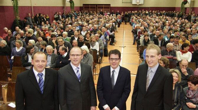 Schon zwanzig Minuten vor Beginn der Kandidatenvorstellung war die Böhringer Turn- und Festhalle rappelvoll – am Ende waren es f Schon zwanzig Minuten vor Beginn der Kandidatenvorstellung war die Böhringer Turn- und Festhalle rappelvoll – am Ende waren es f
