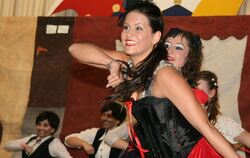 Die Rauchkatzen aus Stetten unter Holstein holten sich mit Cowboys und Saloongirls den Sieg im Showtanz. 	FOTO: LEIPPERT