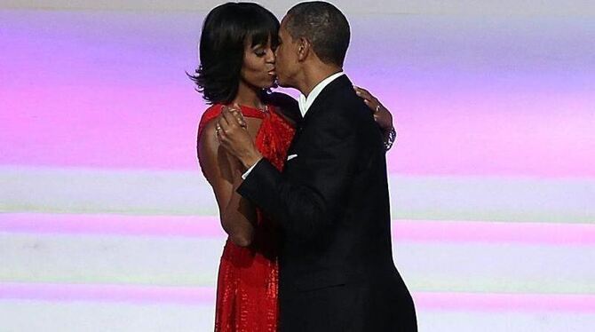 Es darf getanzt werden: Michelle und Barack Obama. Foto: Justin Sullivan