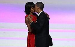 Es darf getanzt werden: Michelle und Barack Obama. Foto: Justin Sullivan