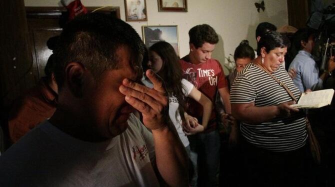 Angehörige von Edgar Tamayo Arias trauern in seiner Heimat Miacatlan in Mexico. Foto: Roberto Sanchez