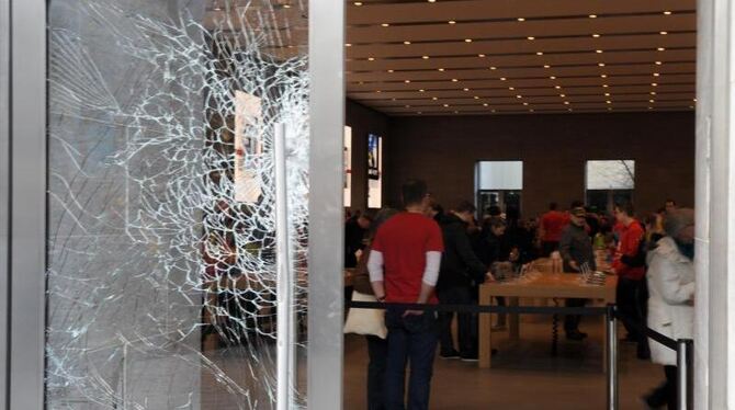 Der Blitzeinbruch in den Berliner Apple Store scheint aufgeklärt. Foto: Oliver Mehlis/Archiv