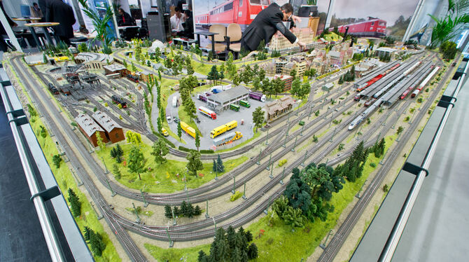 Blick auf eine Modellbahn des Unternehmens Märklin in Nürnberg während der 65. Internationalen Spielwarenmesse. Die weltweit grö