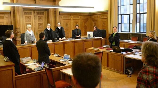 Mitte November begann am Tübinger Landgericht der Prozess gegen den Reutlinger Hells-Angels-Boss Ingo Dura (unser Bild). Jetzt w Mitte November begann am Tübinger Landgericht der Prozess gegen den Reutlinger Hells-Angels-Boss Ingo Dura (unser Bild). Jetzt w