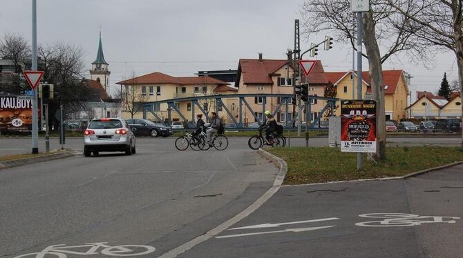 Eine Stolperfalle weniger: kantenloser, gut markierter Übergang zwischen Straße und Radweg in der Heerstraße. FOTO: MARKUS PFIST