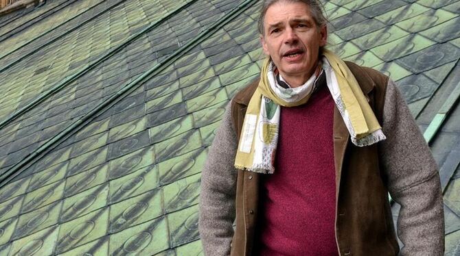 Michael Hilbert auf dem Dach des Ulmer Münsters. »Schwindelfrei muss man bei meiner Arbeit schon sein.« Michael Hilbert auf dem Dach des Ulmer Münsters. »Schwindelfrei muss man bei meiner Arbeit schon sein.«