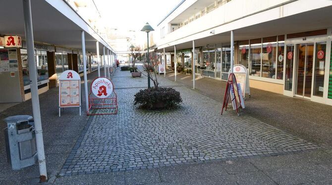 Diverse Leerstände machen der Interessengemeinschaft Einkaufen und Leben in Orschel-Hagen zu schaffen.  GEA-FOTO: PACHER