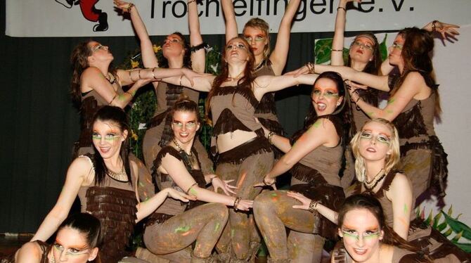 Wilde Amazonen und disziplinierte Gardetänzerinnen – die Mädchen der Rot-weißen Garde vom Musikverein Unterhausen können beides.