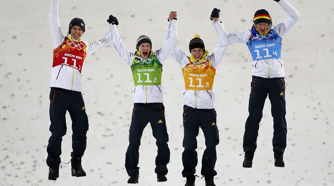 Goldmedaillen-Gewinner Andreas Wank, Marinus Kraus, Andreas Wellinger und Severin Freund. FOTO: DPA