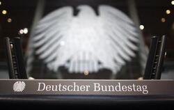 Die Abgeordneten des Bundestags sollen monatlich 830 Euro mehr verdienen. Foto: Hannibal