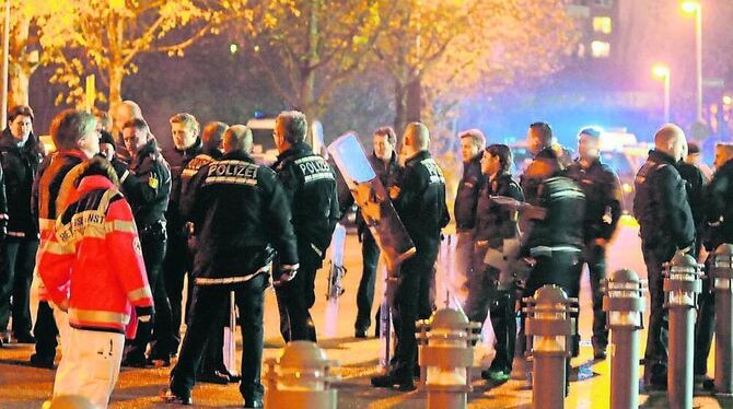 Rückblick: Am 22. November vergangenen Jahres kam es an der Kreuzeiche zu schweren Krawallen. GEA-FOTO: MEYER Rückblick: Am 22. November vergangenen Jahres kam es an der Kreuzeiche zu schweren Krawallen. GEA-FOTO: MEYER