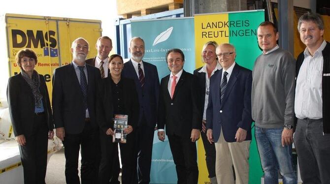 Die Akteure des Hilfstransports (von links): Gabriele Sonntag, Verwaltungsdirektorin Uniklinikum Tübingen; Friedemann Salzer, Ge