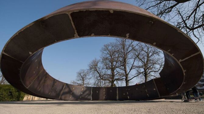 Die Gedenkstätte für die Opfer des Amoklaufs von Winnenden. Der acht Tonnen schwere »Gebrochene Ring« des Künstlers Martin Schön