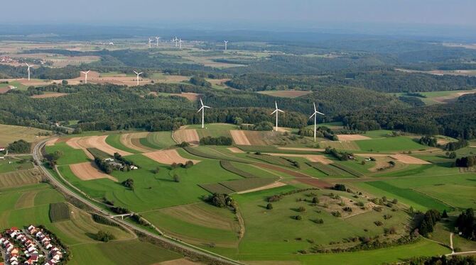 Sechs Windkraftanlagen gibt es derzeit im Kreis Reutlingen. Sie stehen in der Nähe von Münsingen. Die anderen Windräder im Hinte