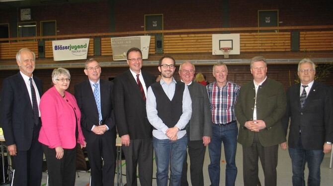 Beim Treffen in Tübingen-Pfrondorf: (von links) der Tübinger Landrat Joachim Walter, Jugendverbandsleiter Florian Mayer, der Ver