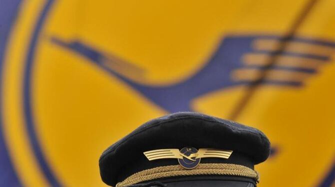 Die Piloten der Lufthansa wollen streiken. Ein Termin dafür steht jedoch noch nicht fest. Foto: Boris Roessler/Symbolbild
