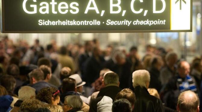 Auf Deutschlands Flughäfen wird es heute eng. Foto: Axel Heimken/Archiv