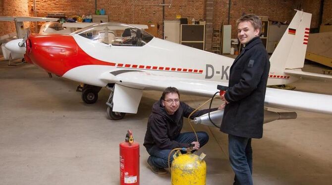 Zur Besichtigung freigegeben: Heute präsentieren Reutlingens Luftsportler ihren »Abwehr-Gleiter« auf dem Übersberg. FOTO: HOFFMA