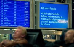 Passagiere warten im Flughafen von Frankfurt am Main: Die Lufthansa streicht aufgrund des Pilotenstreiks vom 02. April bis zu